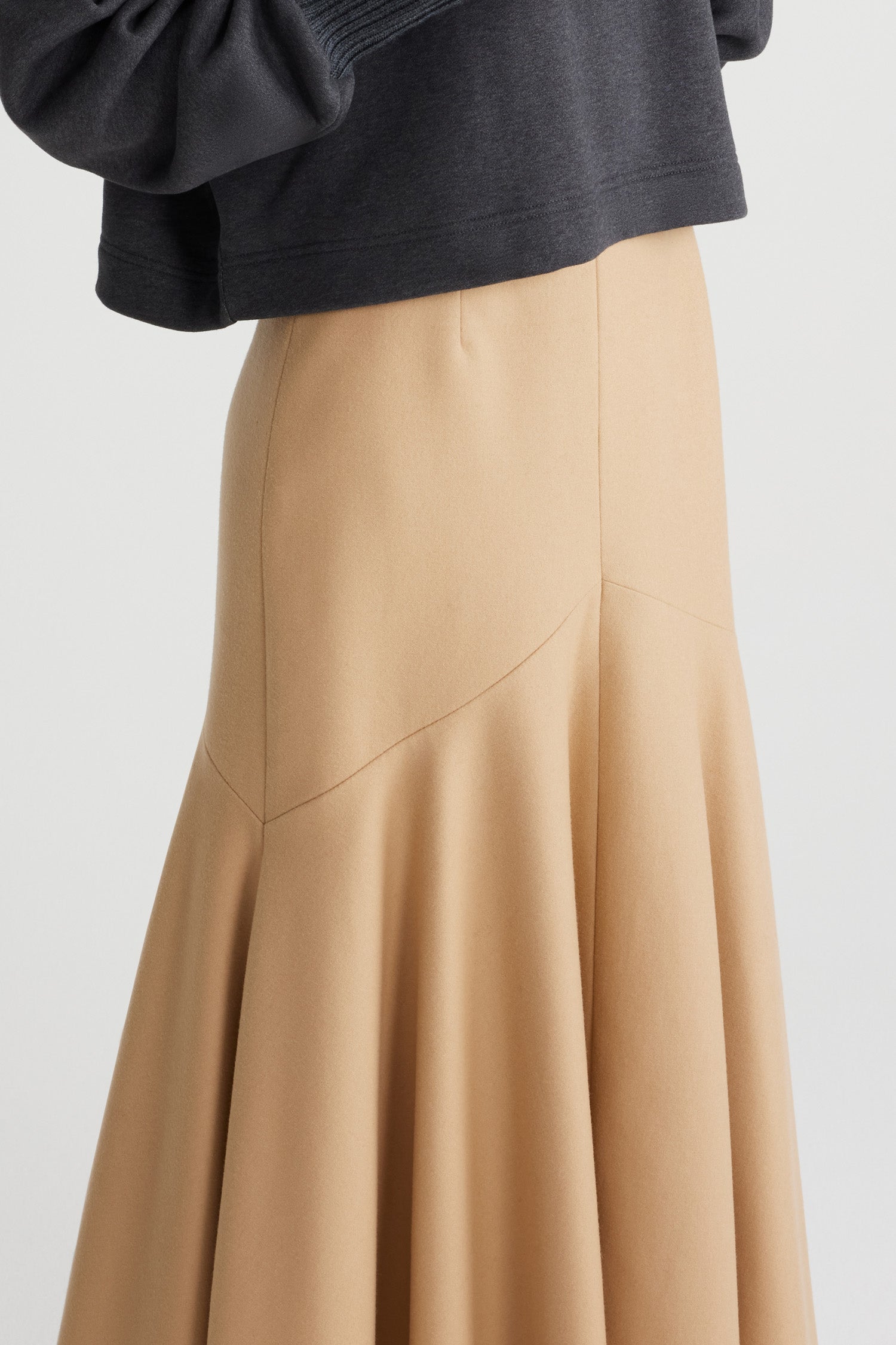Patou SK069 jupe midi sirène gris sable laine
