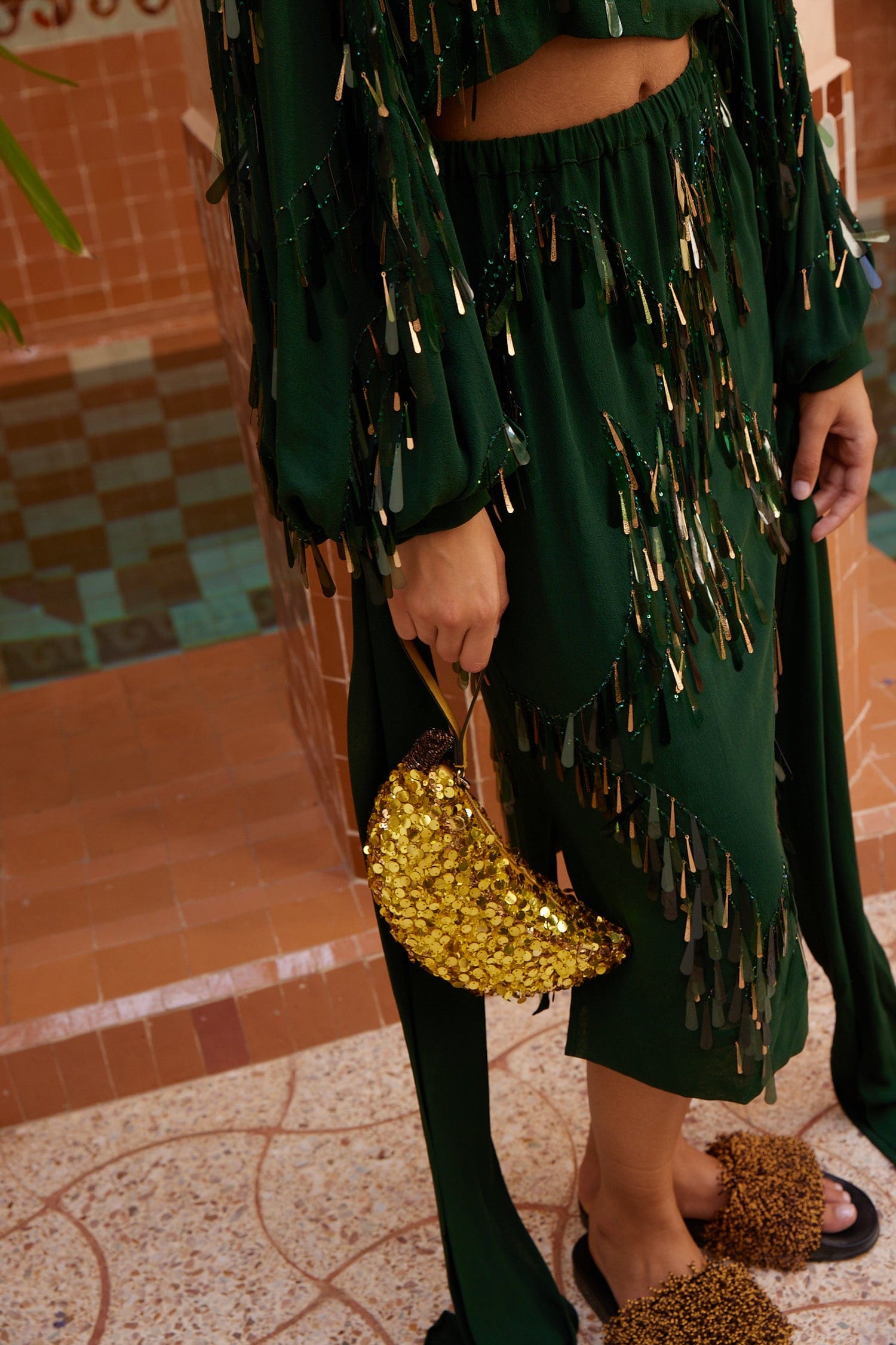 Alemäis Banana Embellished Mini Bag pochette sequins