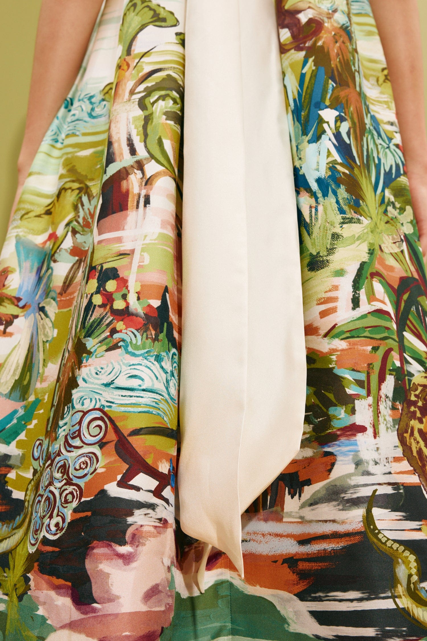 Alemaïs Jungle Boogie robe halter soie trapèze