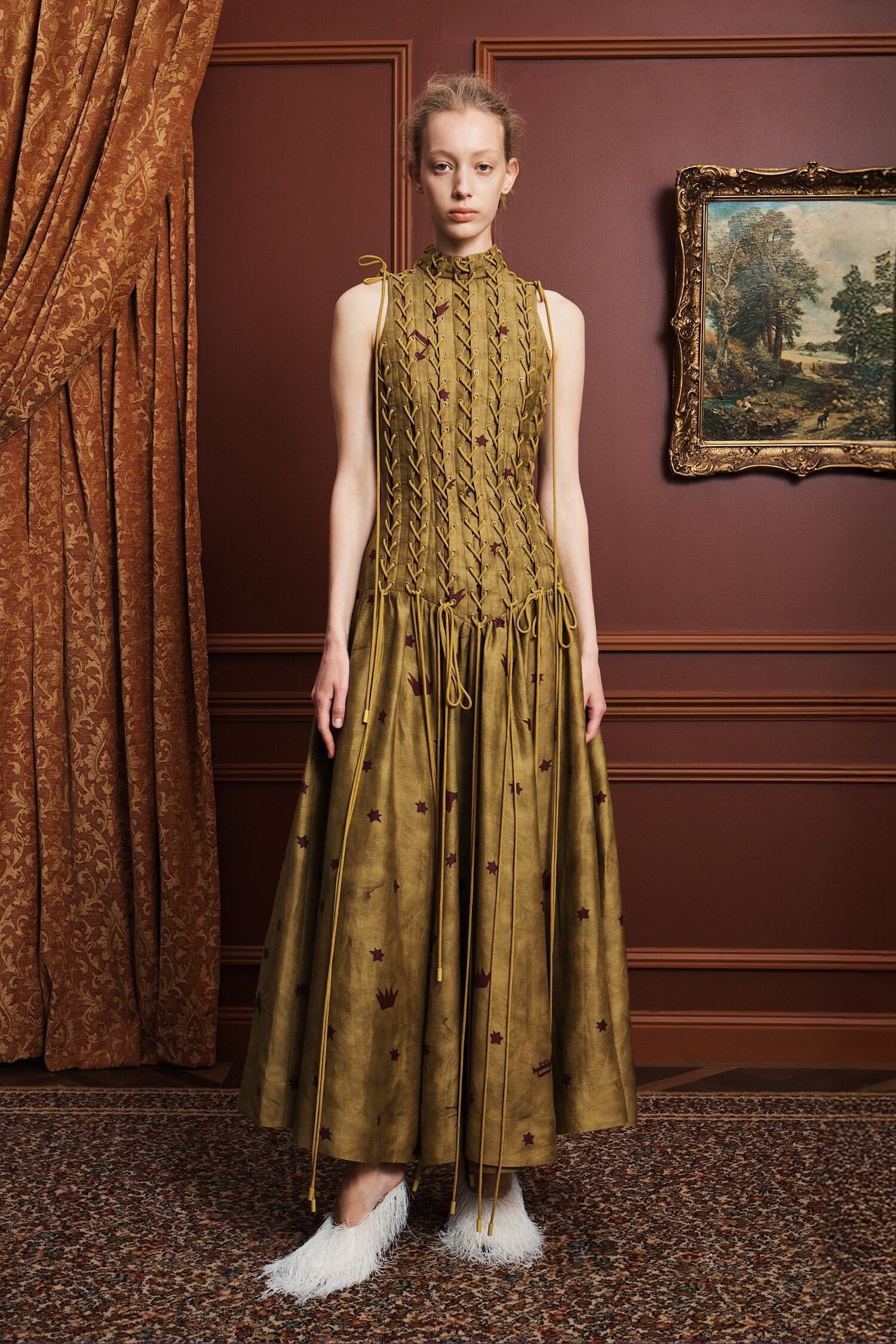 Alemäis Astro Gown Olive robe longue lin motif étoiles