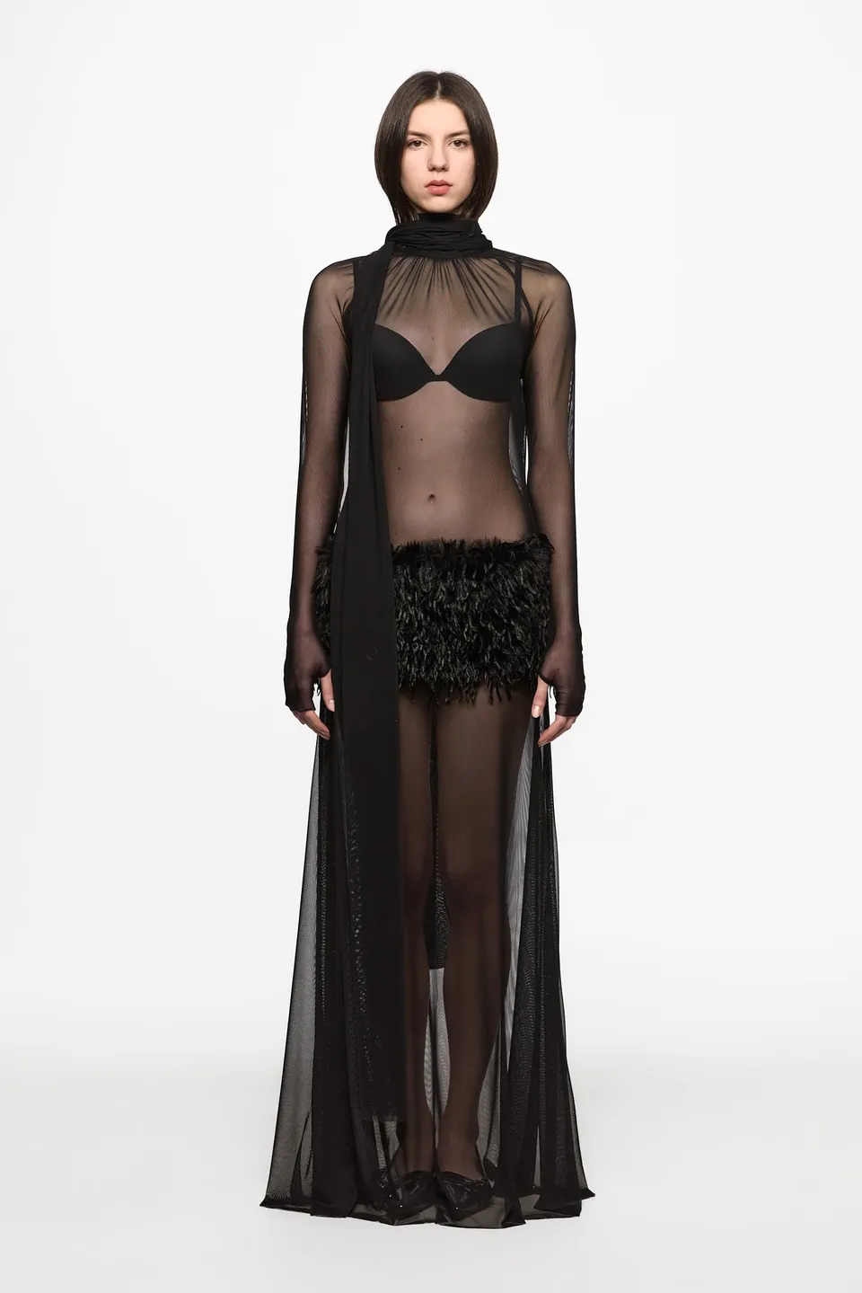 ATU Body Couture Sequins robe maxi noire plumes S