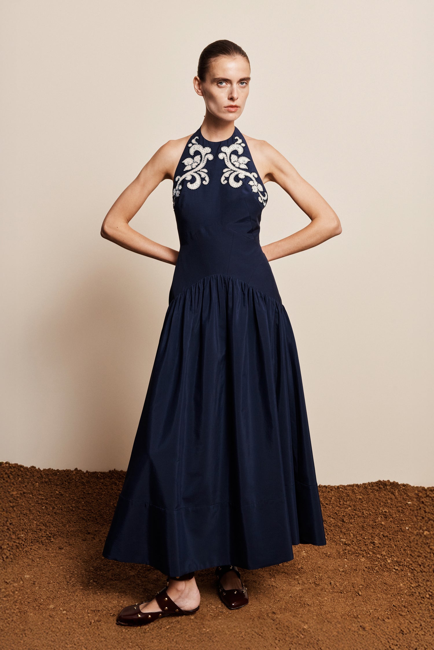 Alemaïs Dillon robe longue halter appliqué perlé