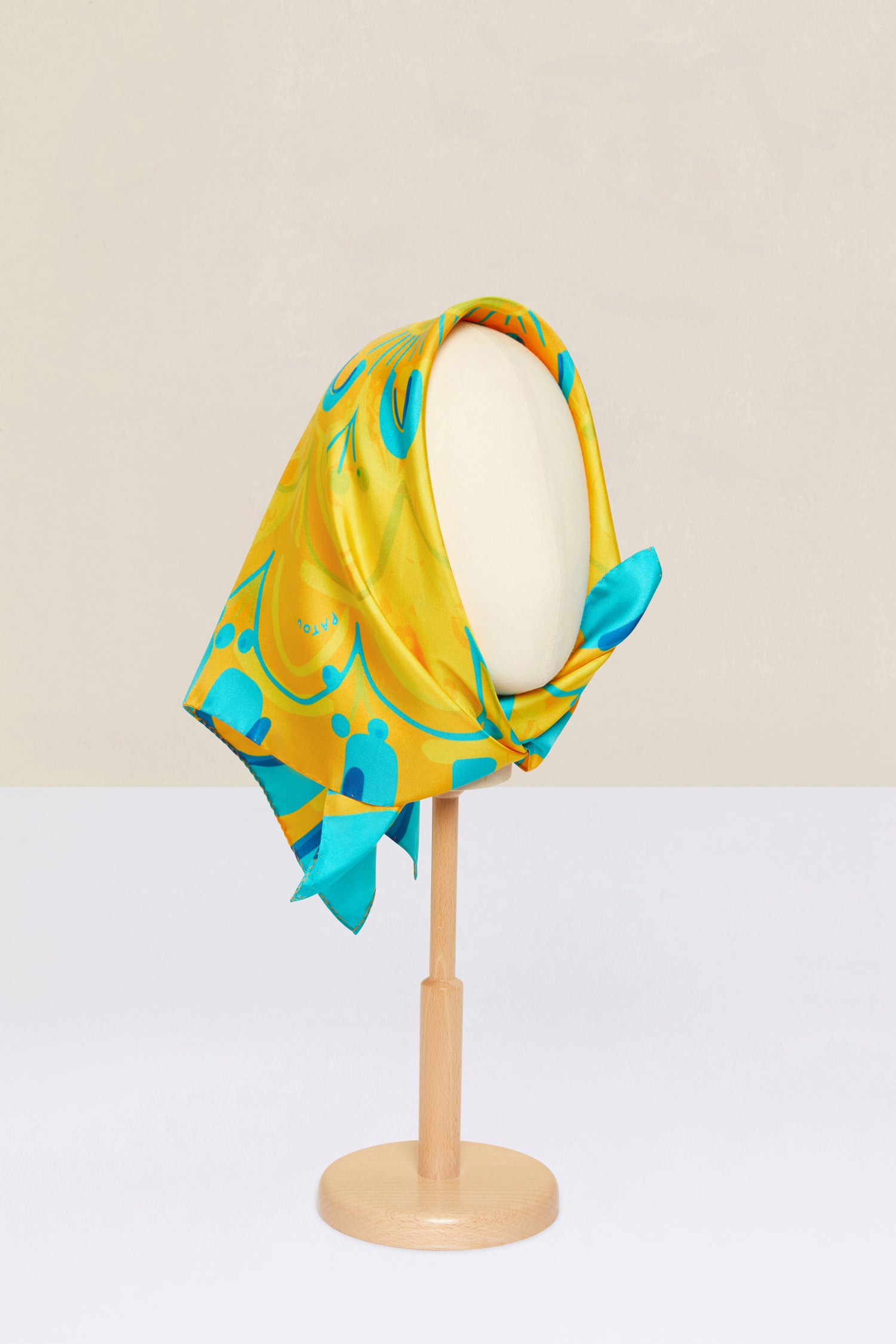 Patou AC013 foulard soie imprimé floral miel