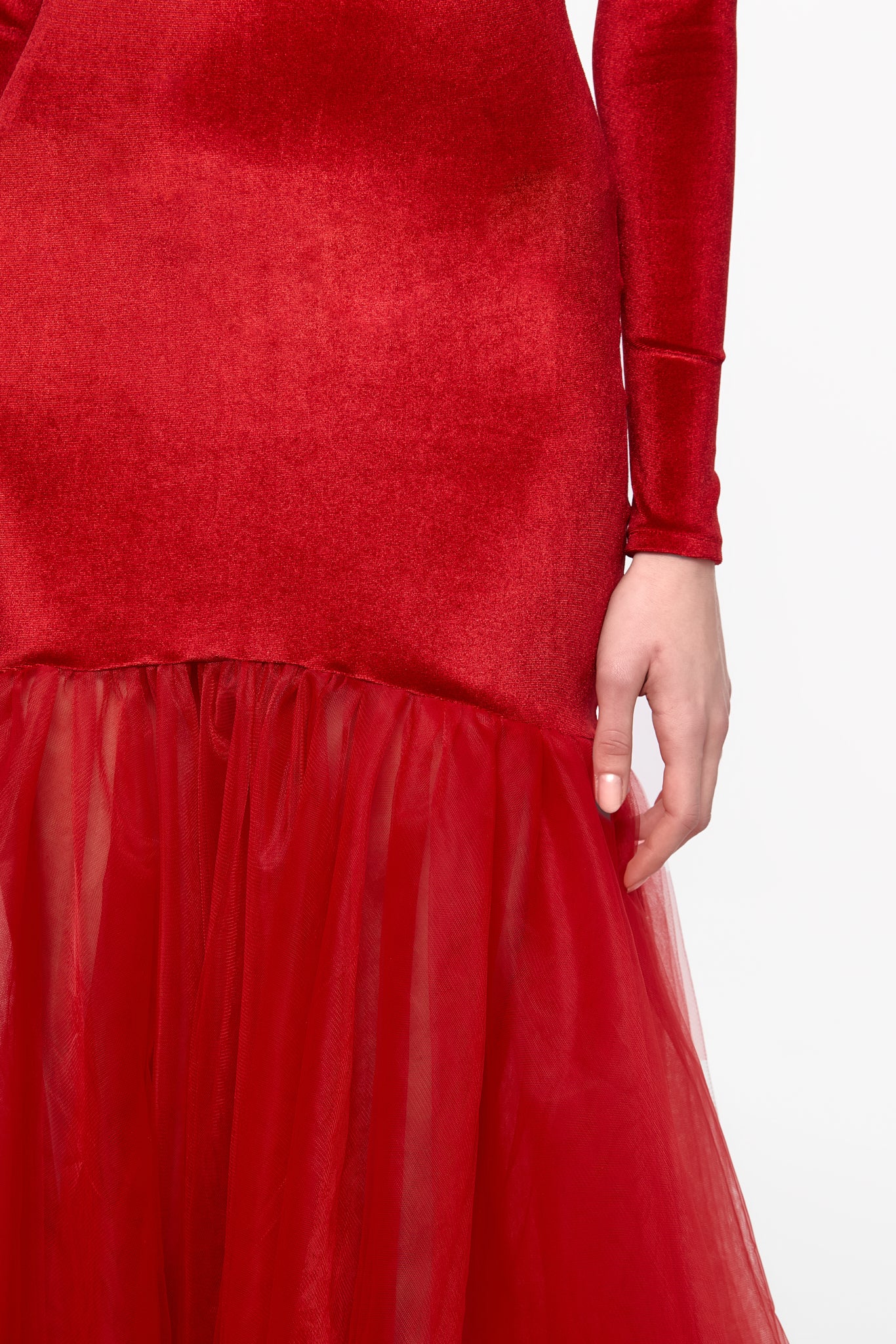ATU Body Couture robe longue velours rouge col montant tulle