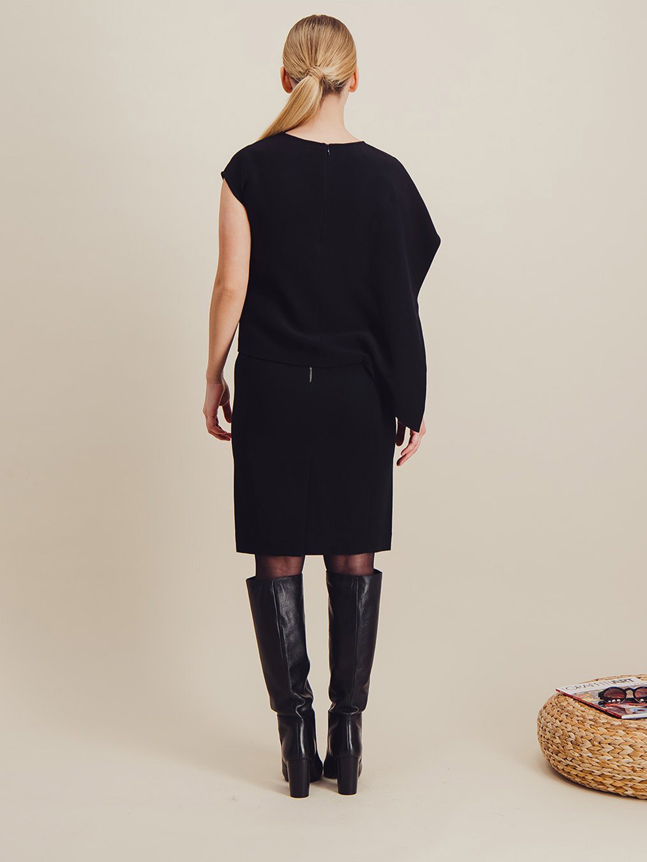 Anahide Saint André Contrejour top asymétrique noir orange