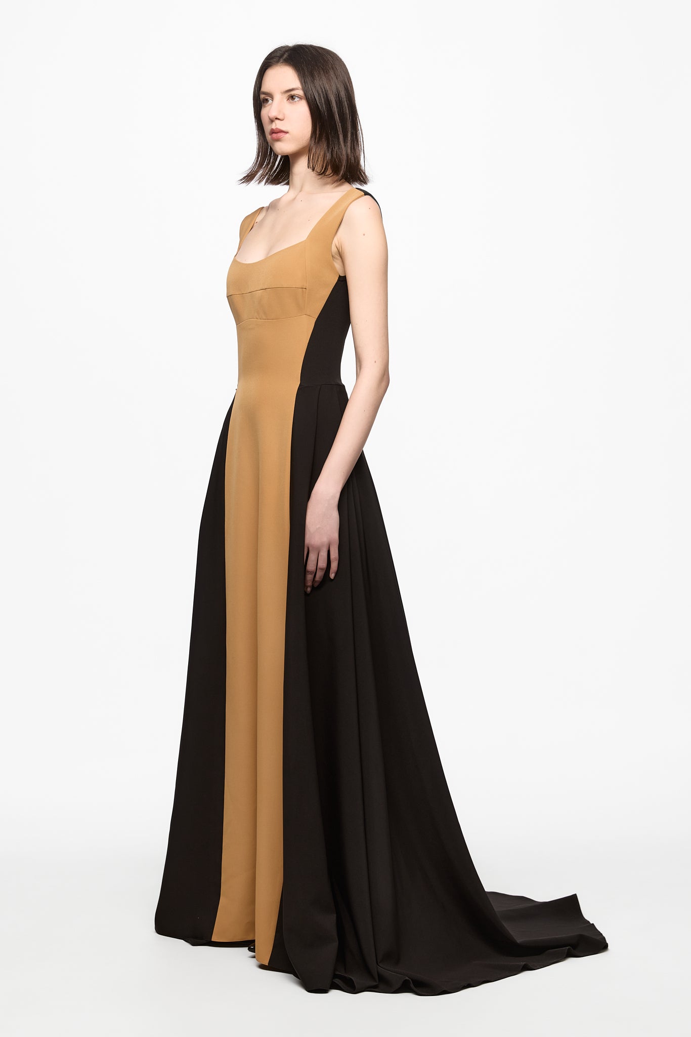 ATU Body Couture robe longue sans manches beige et noir poches