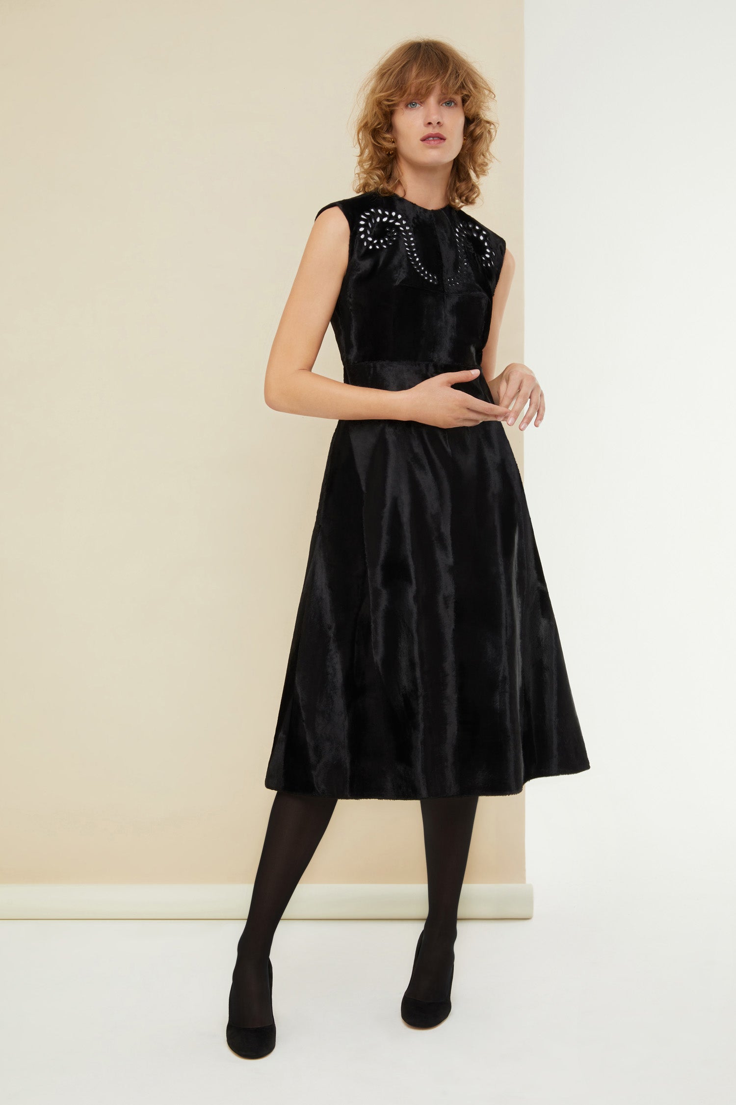 Patou H21DR063 robe midi faux ponyskin noire col