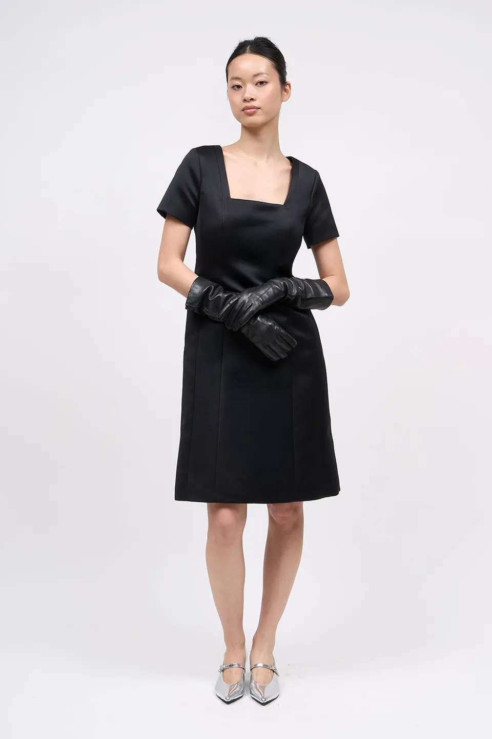 PAUL & JOE VENUS Robe satin duchesse noire doublée poches