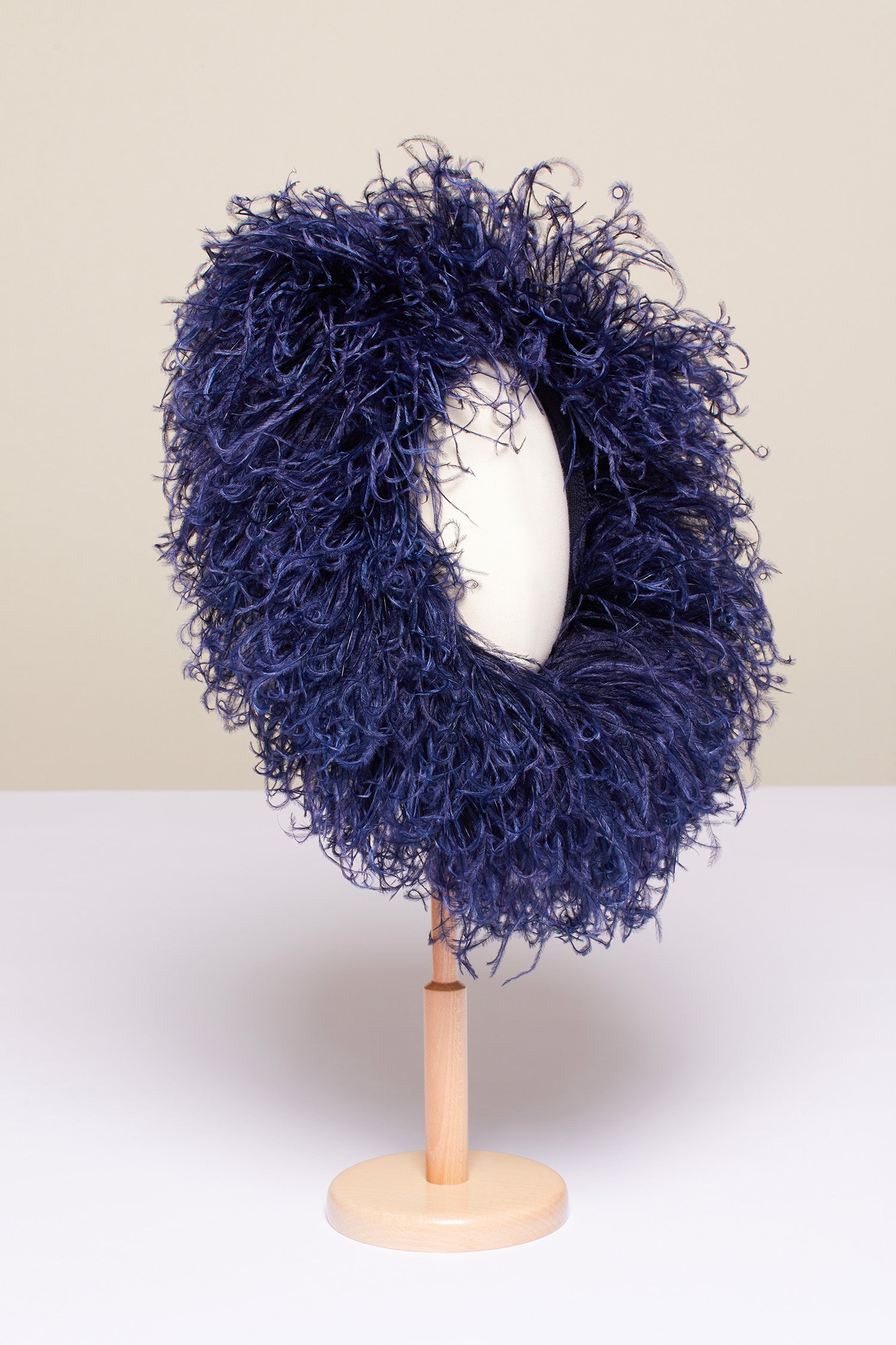 Patou AC001 chapeau bleu marine laine plume TU