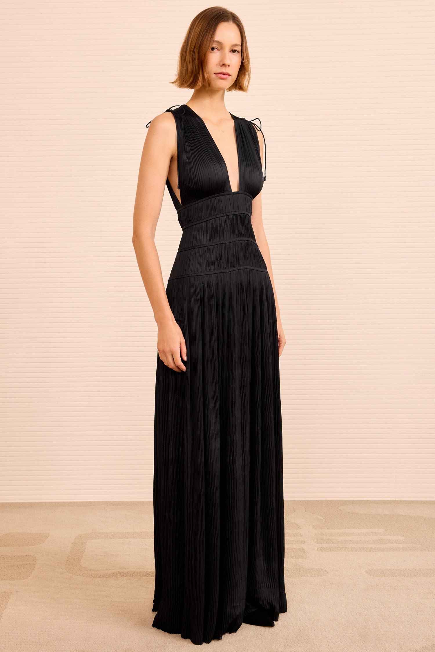 Ulla Johnson Tasneem Robe Longue Noir Col V Plissée