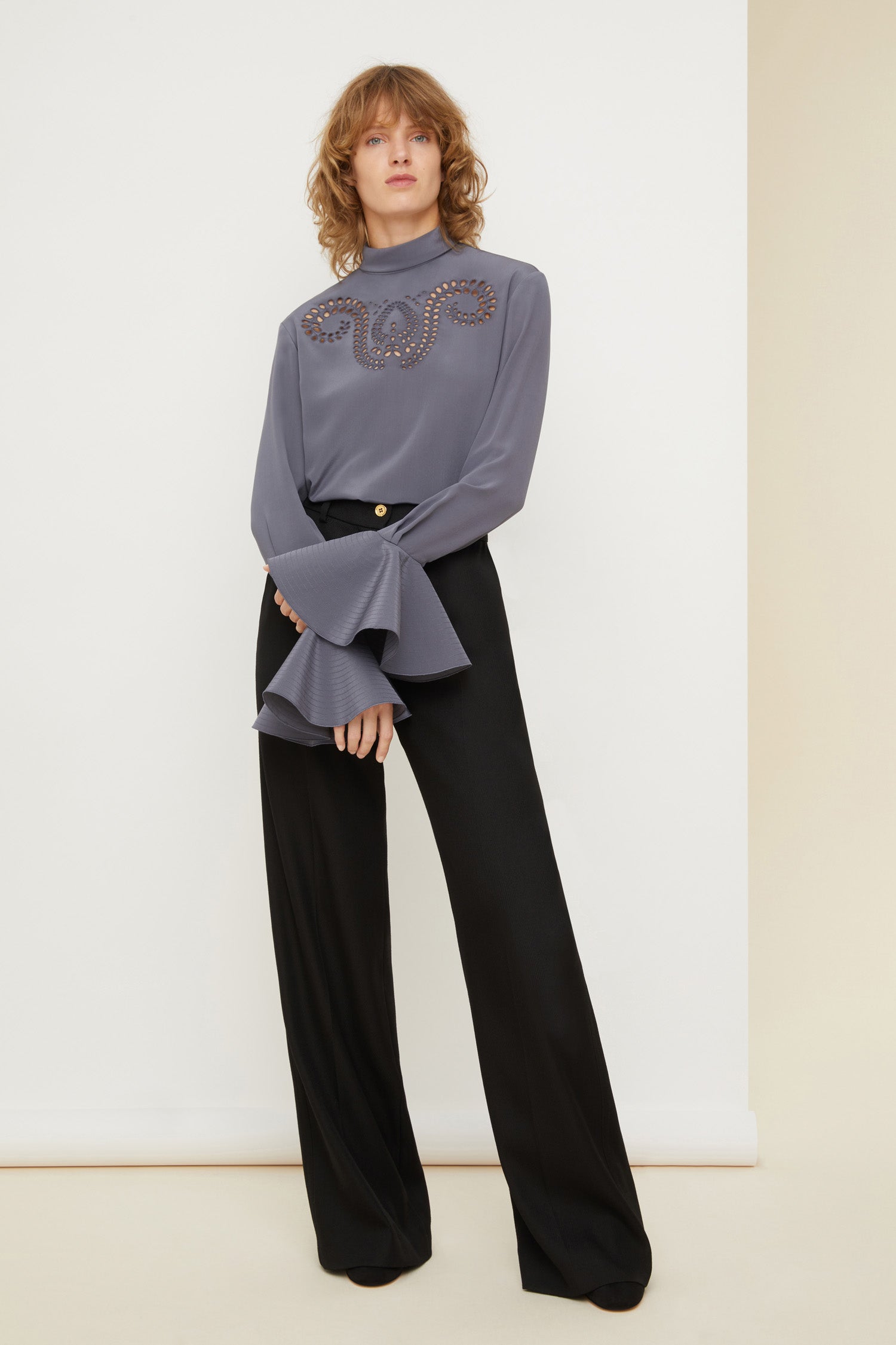 Patou P21TO0220013910A top soie gris brodé