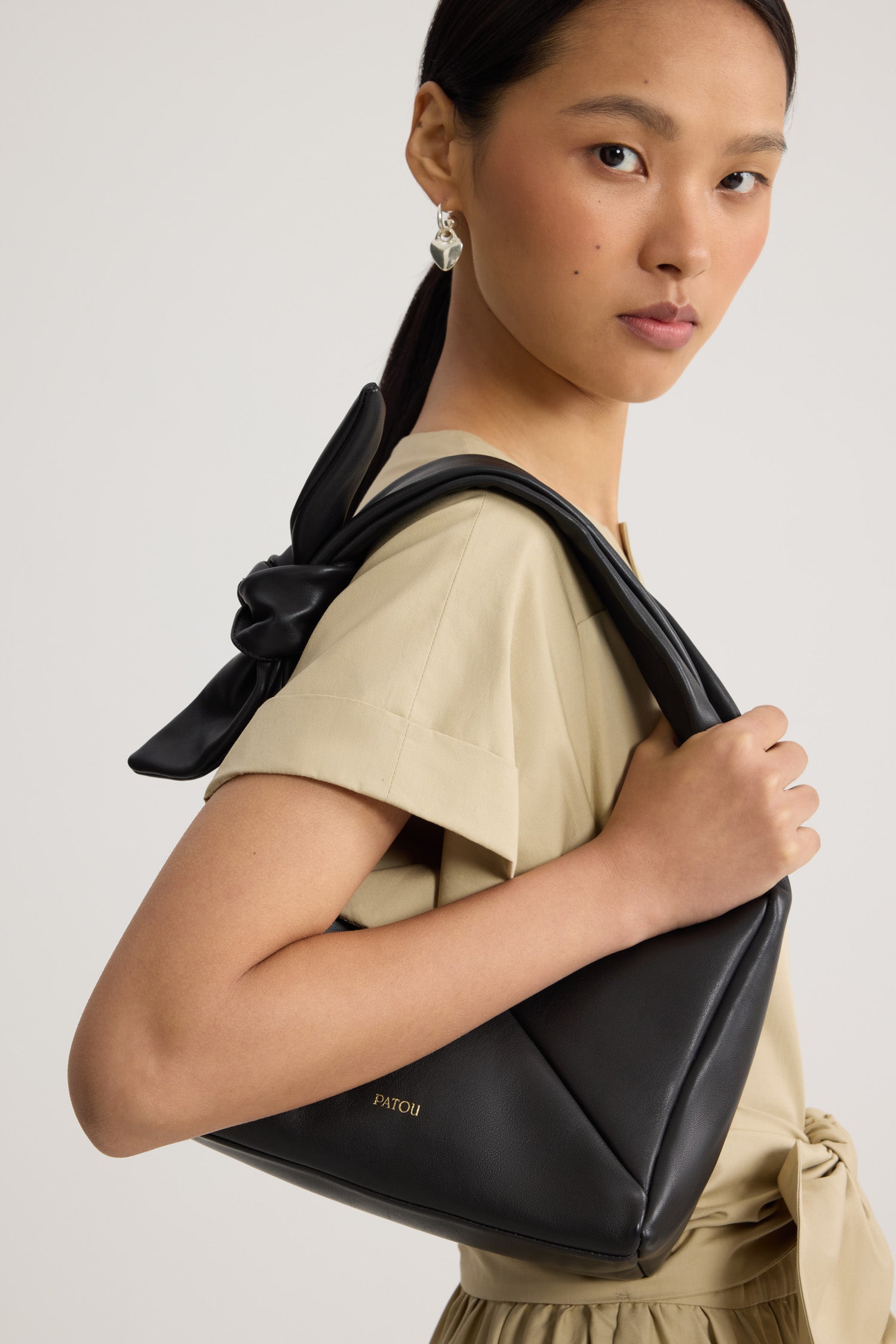Patou Bags P26BA0295047999B sac cuir noir triangle nappa