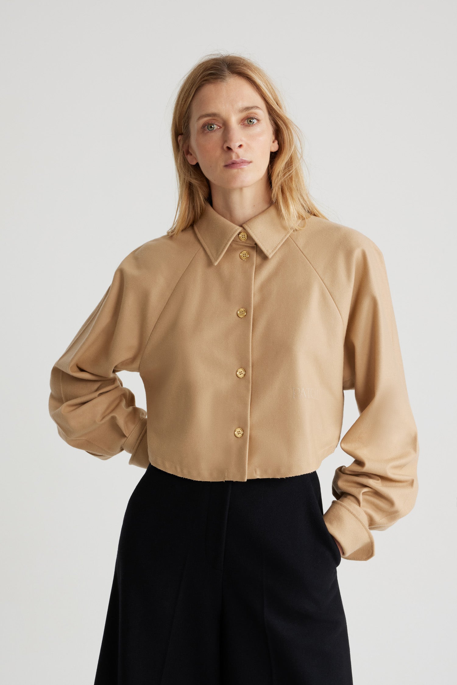 Patou BL033 chemise cropped laine gris sable