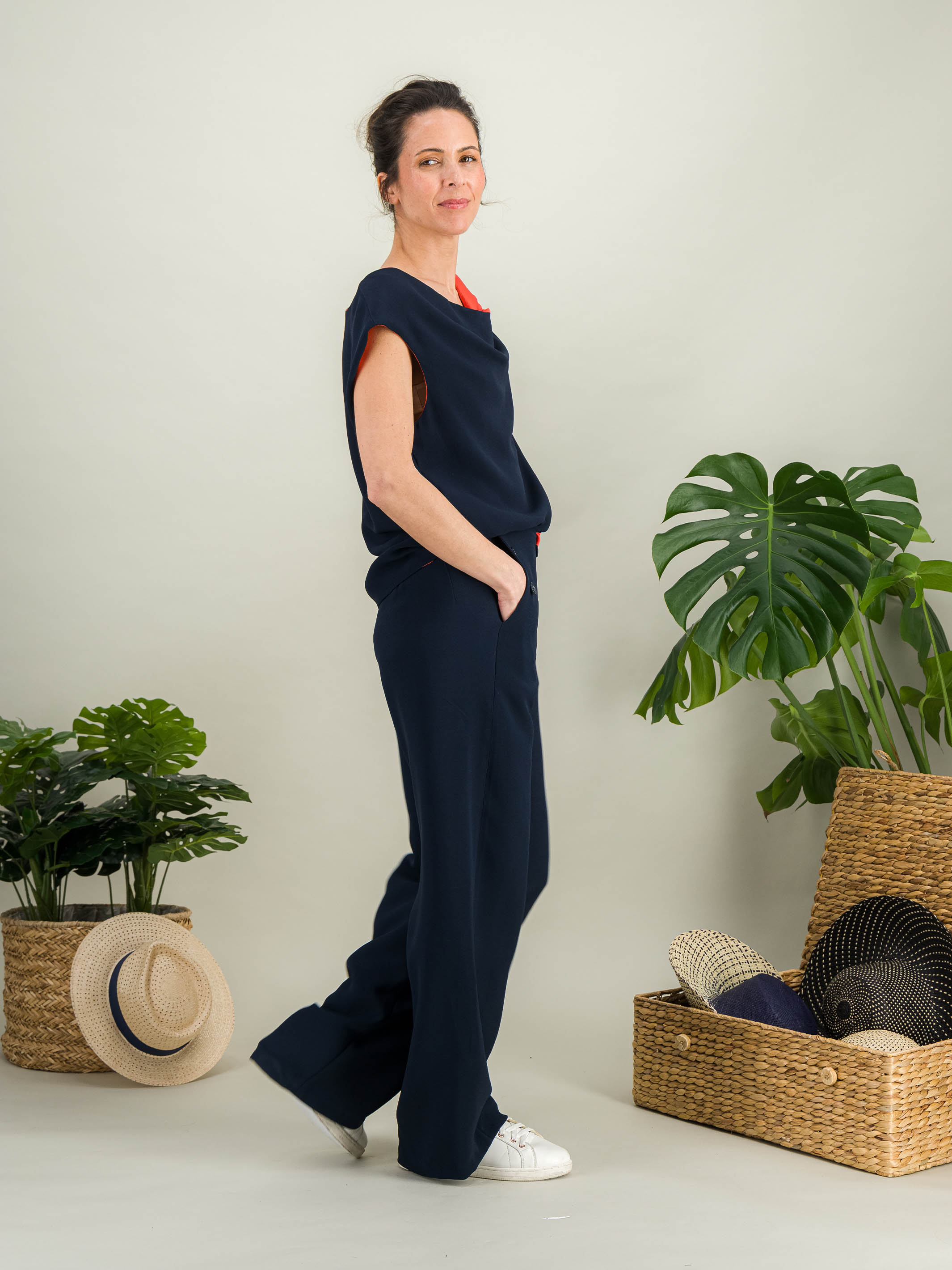 Anahide Saint André Marta haut col bénitier crêpe marine orange