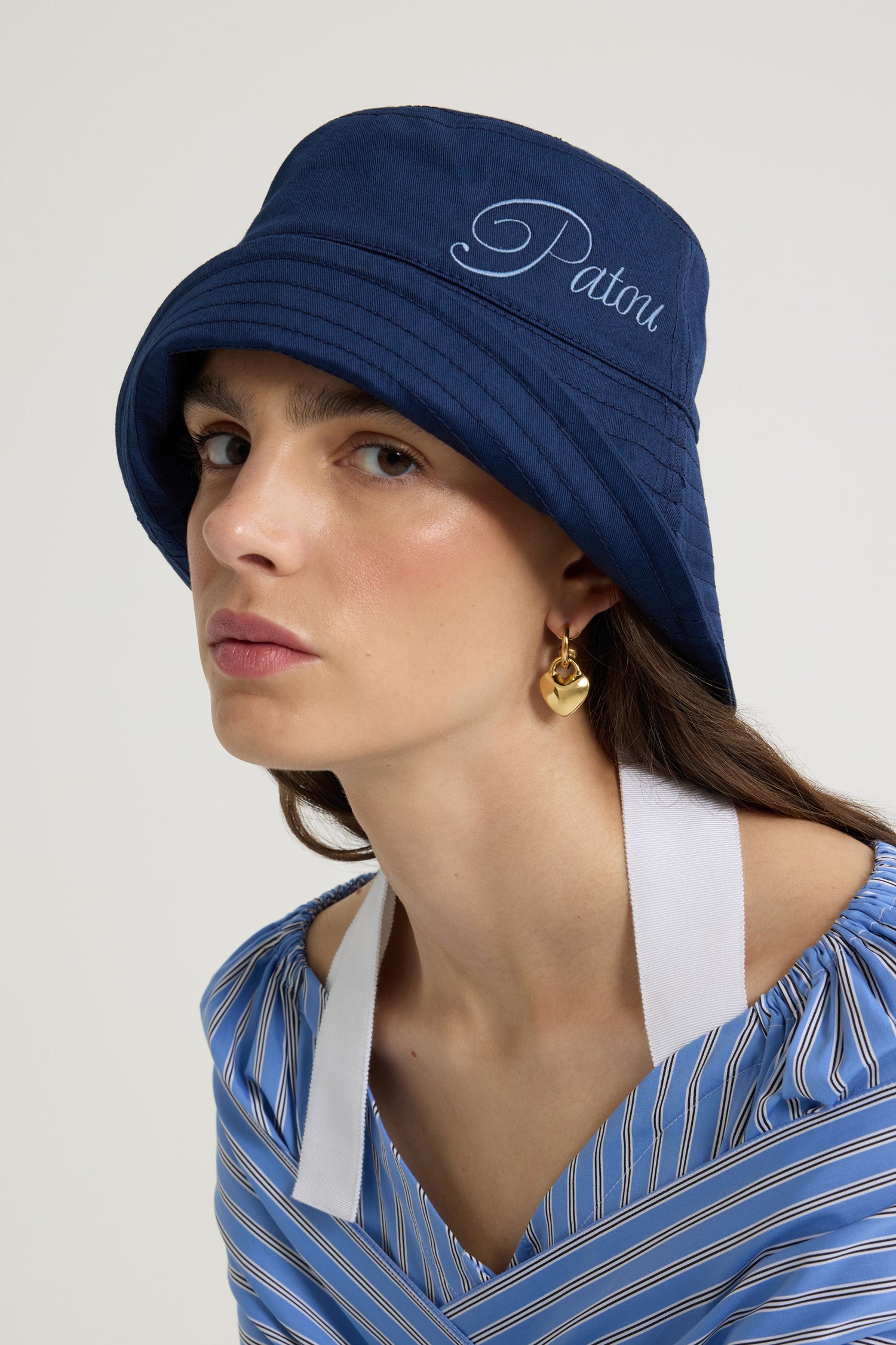 Patou AC101 bob coton logo brodé bleu Navy Black