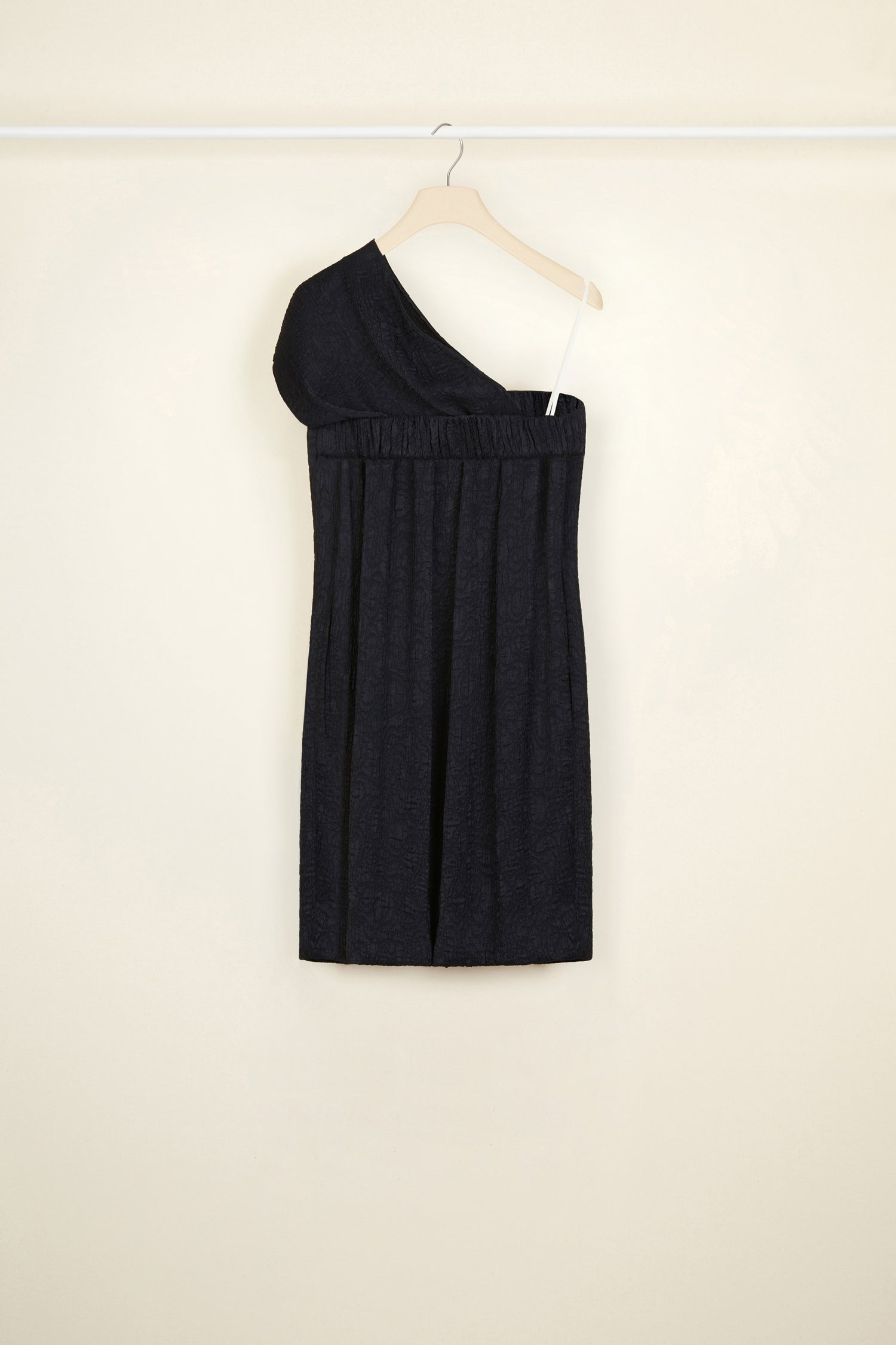 Patou E20DR0400049 robe noire asymétrique une-épaule