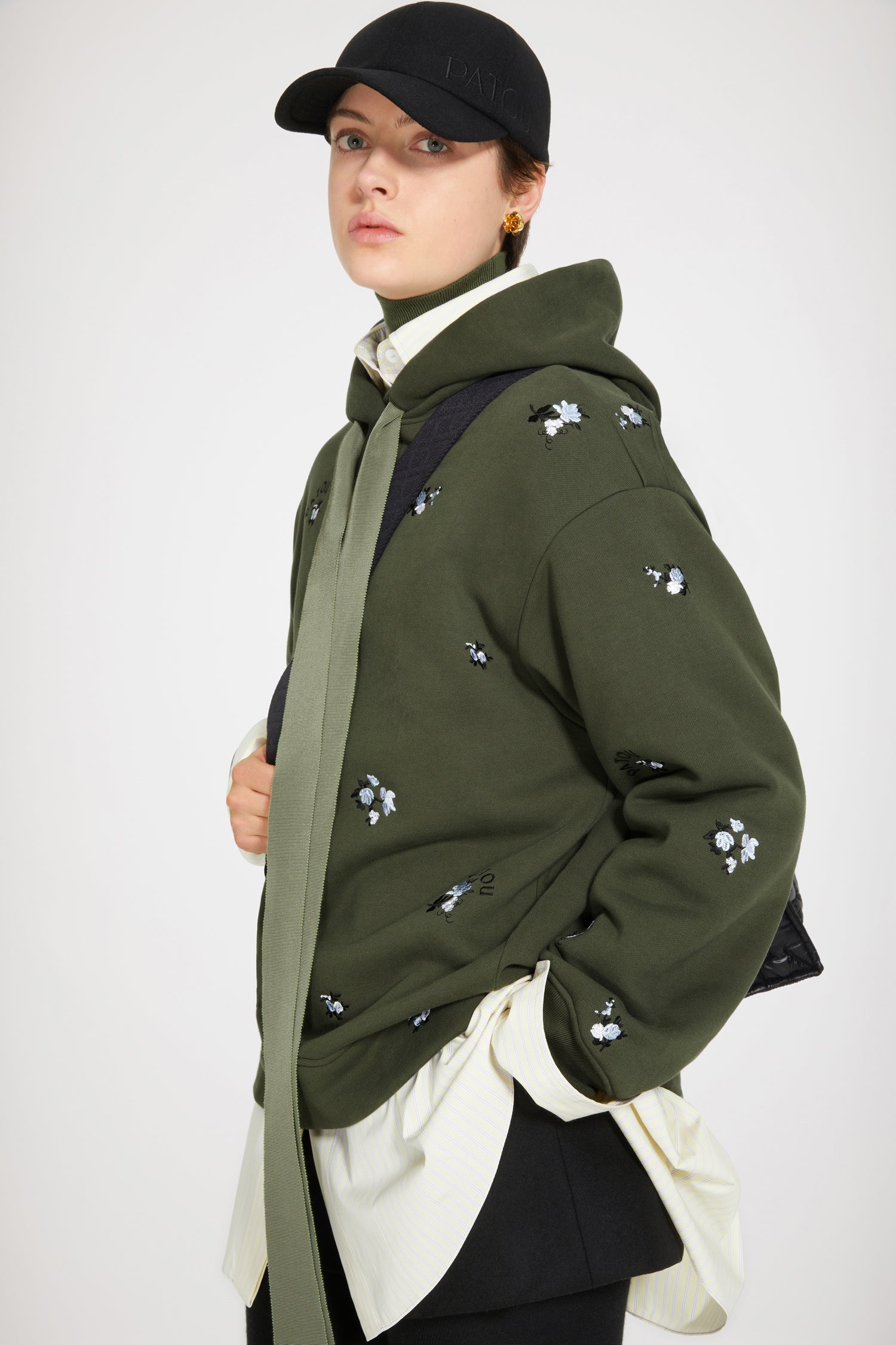 Patou JE053 sweat à capuche coton bio kaki brodé