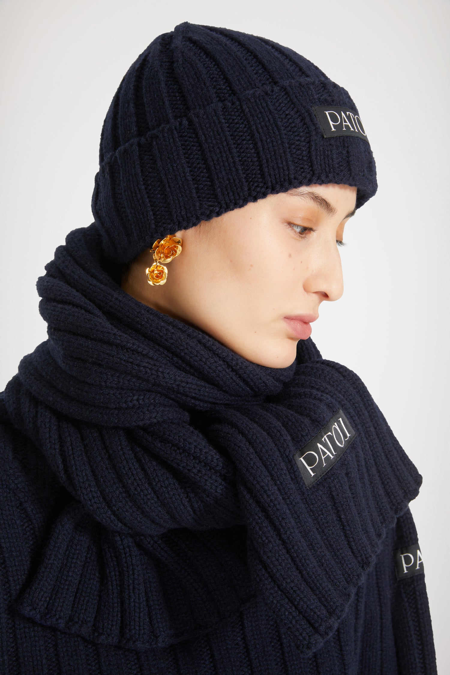 Patou H22AC036 écharpe navy laine côtelée TU