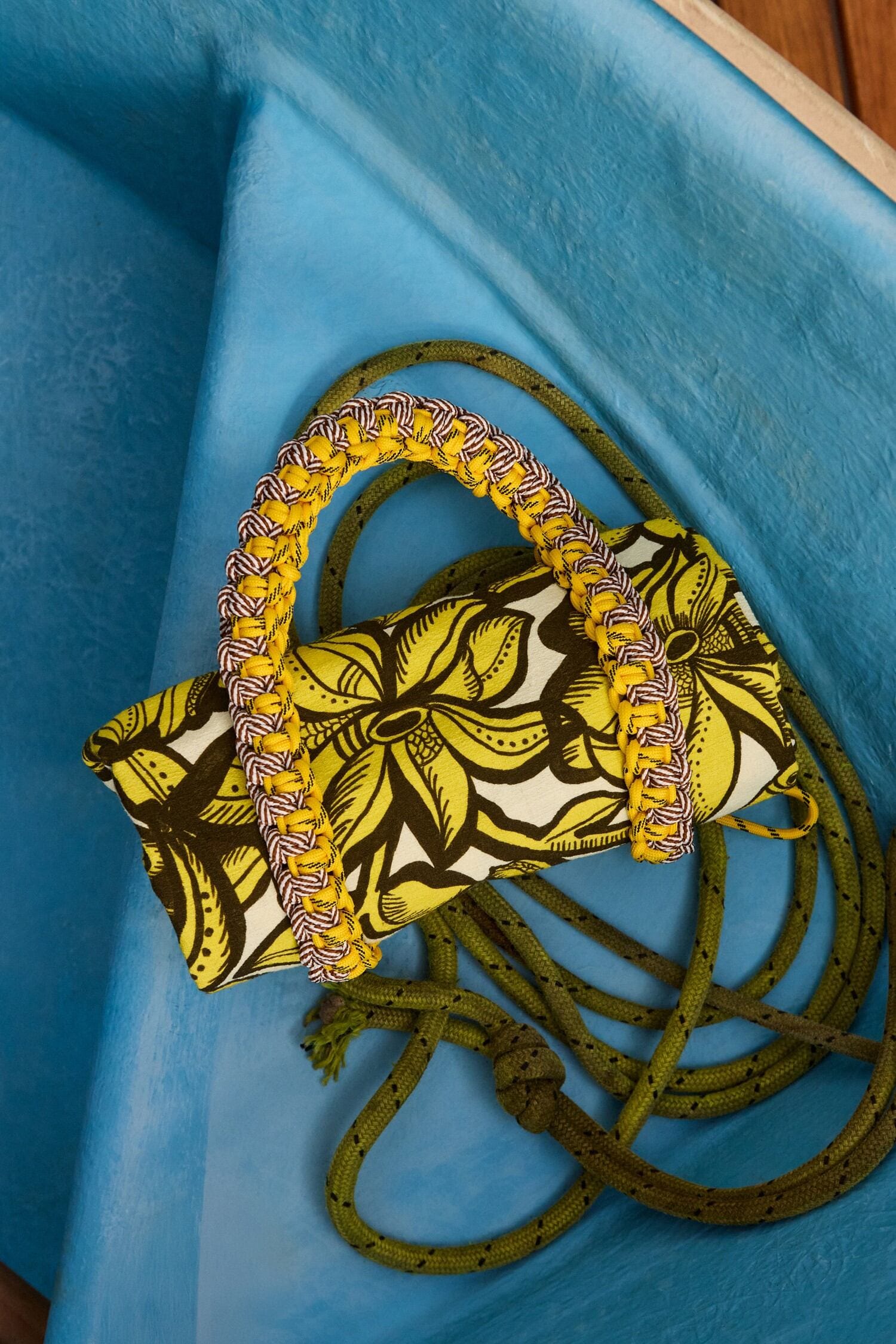 Alemäis Mona Textured serviette plage fleurs OS