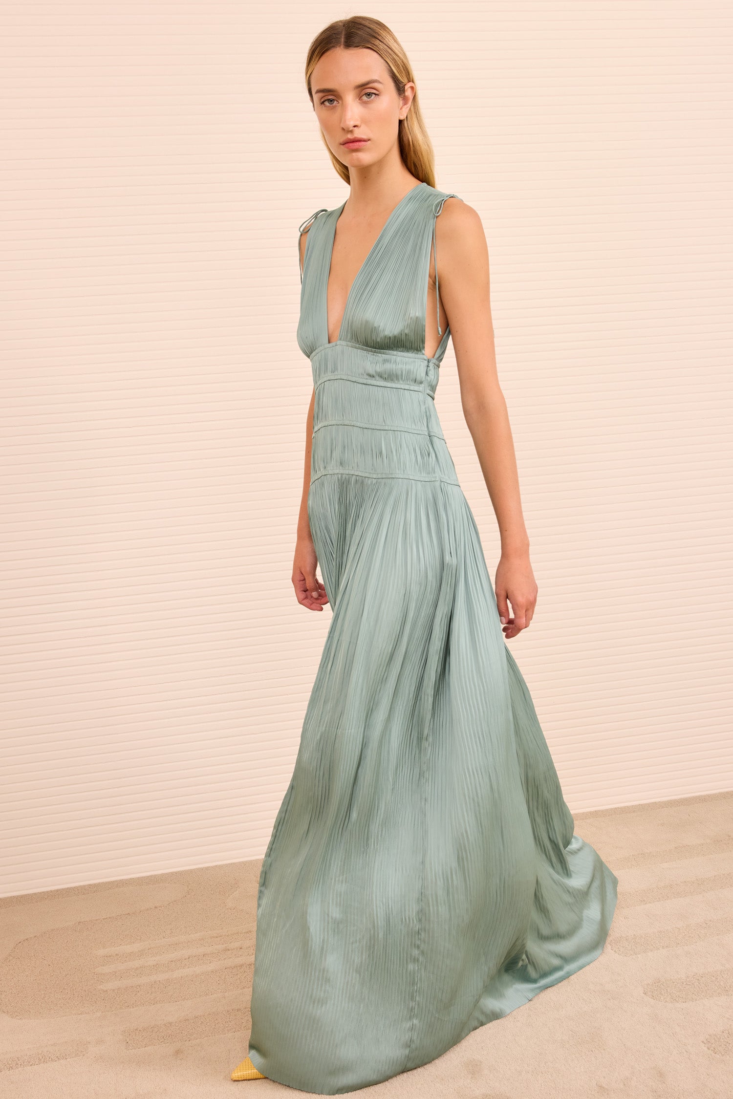 Ulla Johnson Tasneem robe satin Sea Glass col V longue