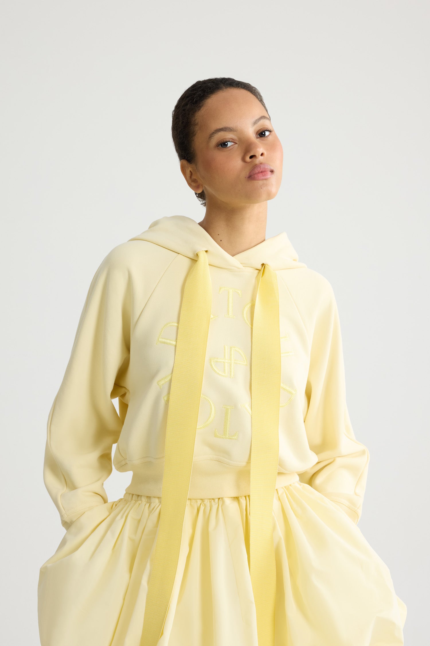 Patou JE069 sweat hoodie coton bio jaune court