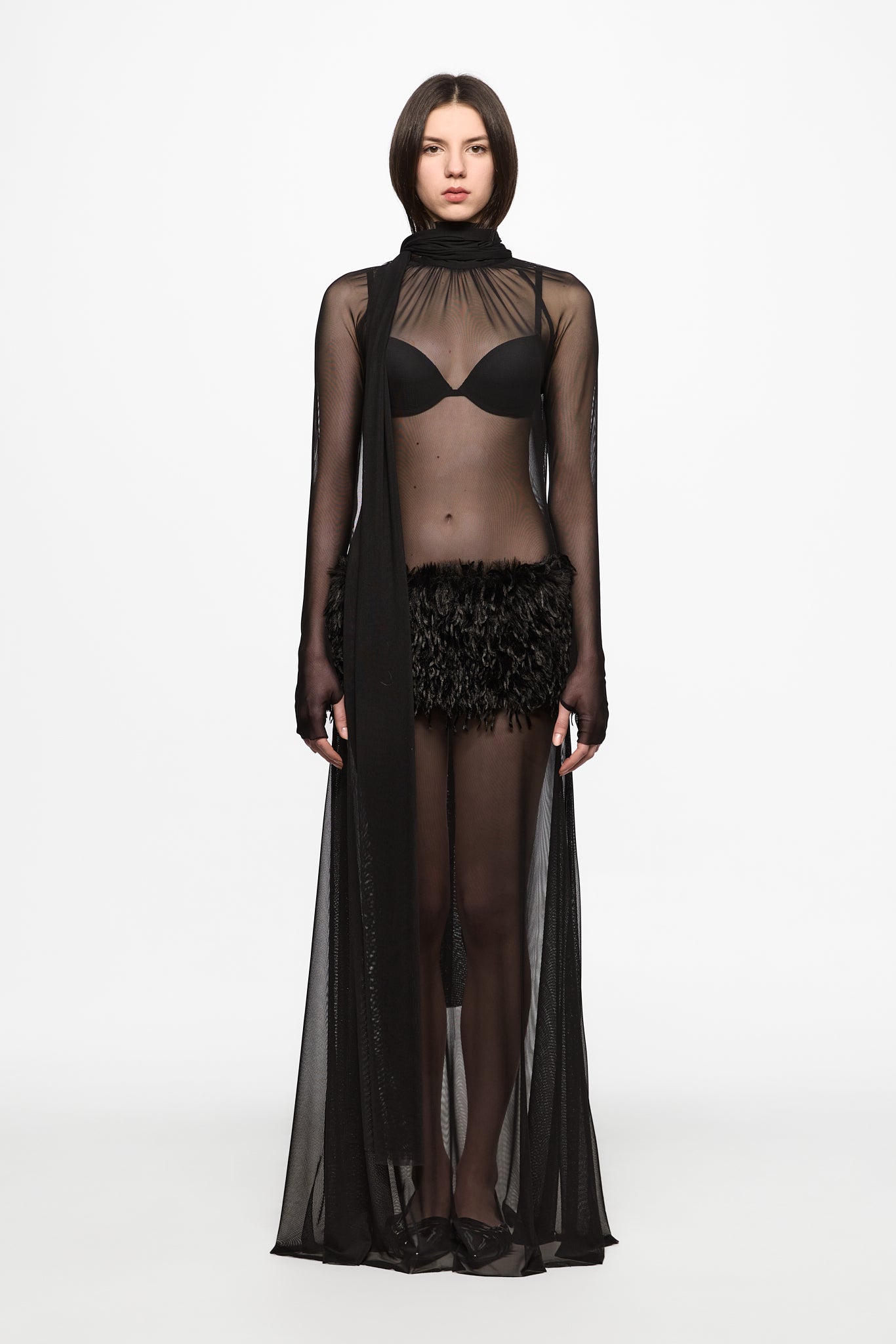 ATU Body Couture Sequins robe maxi noire plumes S