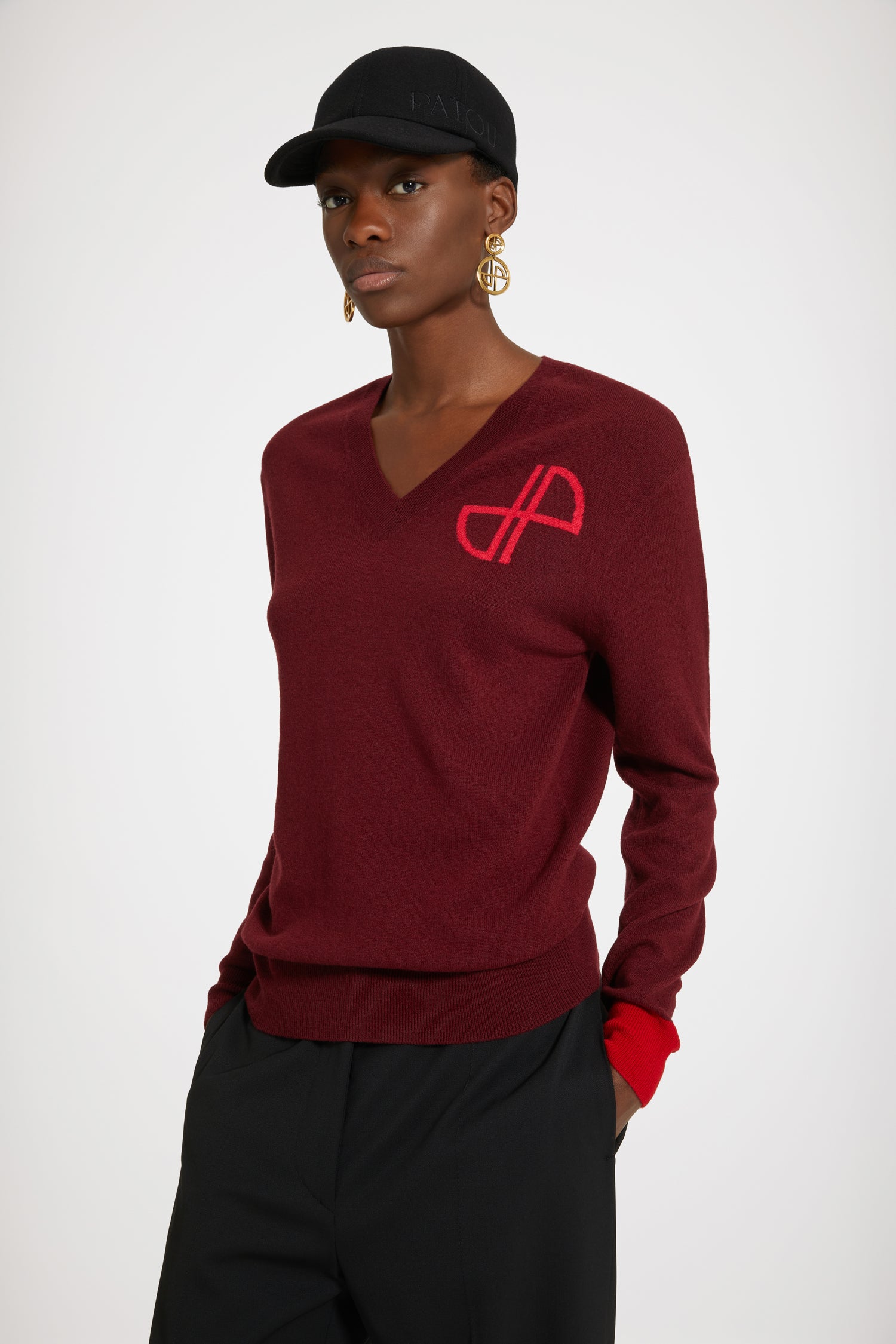 Patou KN132 pull col V laine cachemire bordeaux dahlia