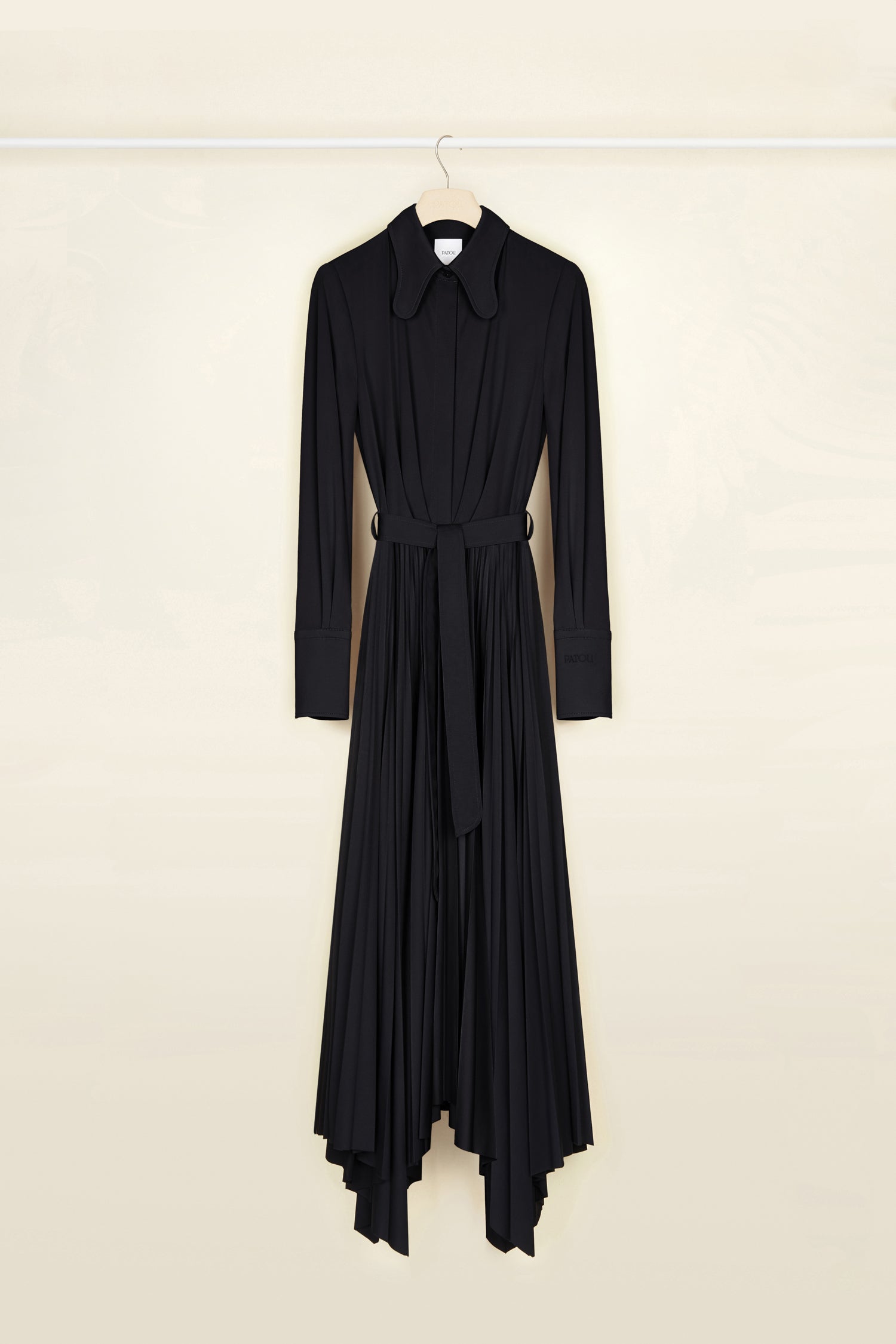 Patou DR075 robe chemise maxi plissée noire