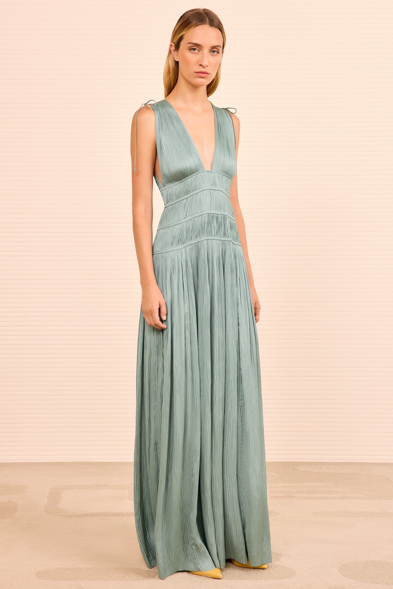 Ulla Johnson Tasneem robe satin Sea Glass col V longue